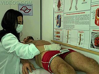 护士看到病人硬屌超兴奋！