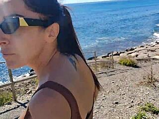 淫妻海滩吸大鸡巴猛操奶子狂晃