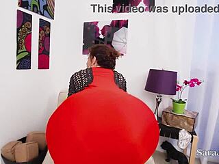 莎拉·杰伊狂野假屌自插高潮