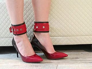 经典高跟鞋浸脚腿绑紧玩束缚游戏