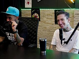 Married couple brings girl home for threesome after years together but offers ass for R$500