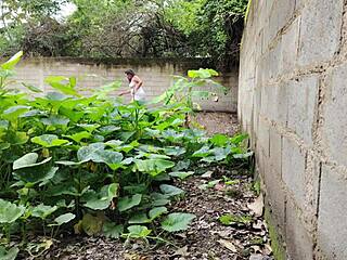 Oh! Casi Nos Descubren Follando a Vecina Mexicana al Aire Libre. Latina BBW Squirts from Outdoor Doggystyle and Creampie!