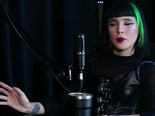 Decidiu investir em conteúdo pornô, foi chamada na direção da escola por vídeo vazado, perdeu virgindade na cama da mãe - Carol RHCP Sheer Red.