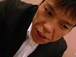 我被老男人诱惑破处无码日本角色扮演舔毛逼