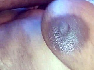 我的骚逼湿透了要换内裤！