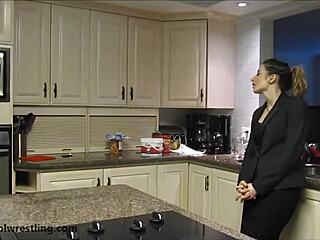 Raging real estate agents - fighting girls with headscissors