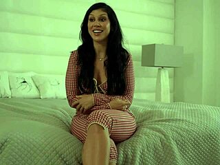 Hot Brunette Babes Queenie Sateen 18+ and Jane Wilde Kiss, Finger Hairy Pussies, Lick and Scissor with Natural Tits in Sensual Reality Tribbing Session