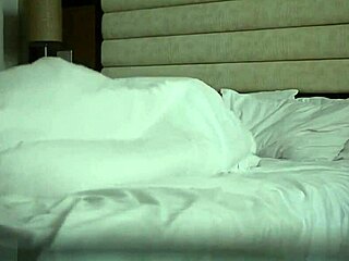 哇广东理工情侣酒店激情猛！她呻吟好爽啪啪响舔干净湿鸡巴超骚