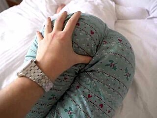 继兄激烈内射继妹紧湿小屄