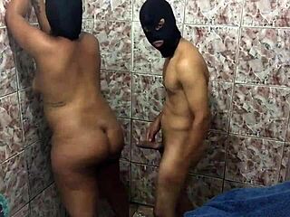 哇，给孕妇洗澡按摩差点插大屁股湿屄！