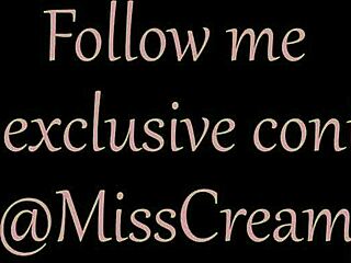 Experiencing a bold street flash with close bystanders around - Misscreamy