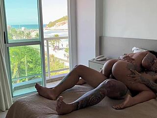 woke the tourist with tasty oral and hard cock pounding her wet