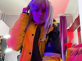 Busty babe pays delivery boy with sloppy feet blowjob and hard fucking