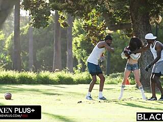 爱BBC黑发美女索耶·卡西迪被两巨屌前后夹击