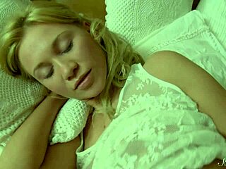 hey, watch horny blonde taida polish her shaved pussy with vibrator?