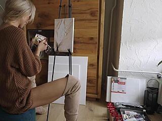 painting this blonde babe's pretty pussy flower 😍👅