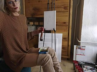 painting this blonde babe's pretty pussy flower 😍👅