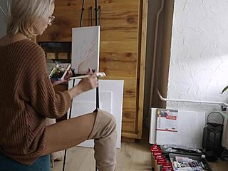 painting this blonde babe's pretty pussy flower 😍👅