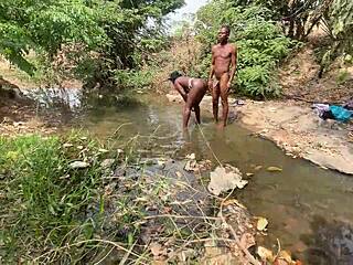 Wow Curvy Ebony Flashes Juicy Body at Stream!