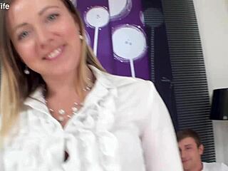 老公想看老婆Bibi Fox像骚货一样被猛操吗？