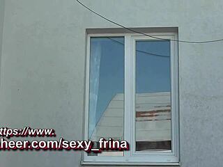 Mature milf neighbor washes windows naked, taxi peeps her tits pussy