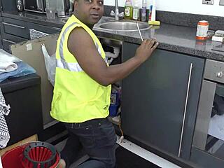 rose skies, crave that plumber bbc bareback now?