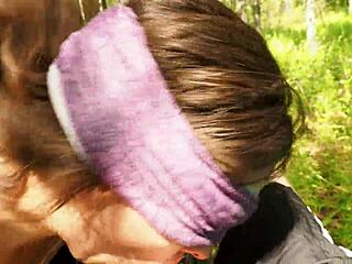 可爱继妹森林深喉继兄鸡巴全吞精