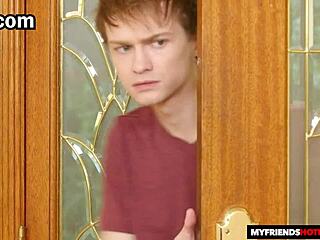 Alex撞见裸体Tia Cyrus熟女深榨怪兽大屌