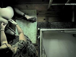 女主人April戴假屌监狱女霸三人审讯