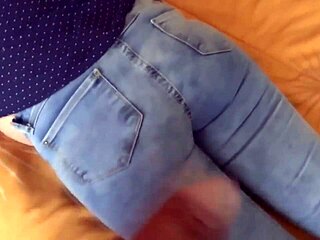 两发巨量精液洗澡涂满屁股巨乳