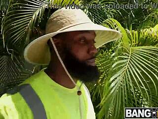 Sunbathing milf seduces gardeners for facial threesome cumshot!