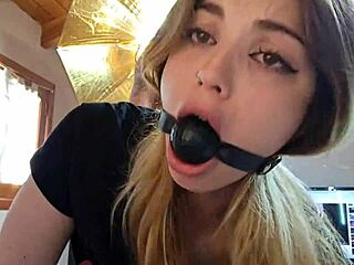 stepsis, why give up your ass on webcam?