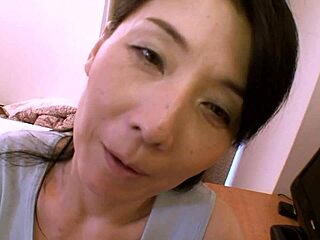 经验熟女千鶴田宮无毛骚逼渔网高跟骑嫩小狼