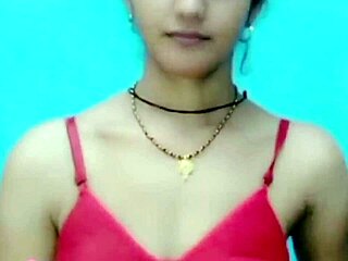 WOW! INDIAN GIRL FUCKED STANDING ONE LEG DADDY ORGASM SCREAM!