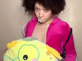 18岁娇小学生保姆撩老爸鸡巴射光滑紧逼