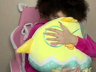 18岁娇小学生保姆撩老爸鸡巴射光滑紧逼