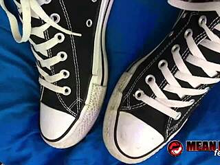 cassandra cain makes me worship her sneakers