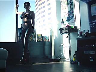 Sophie Dee Teases Bubble Ass with Big Pussy Lips Shaking