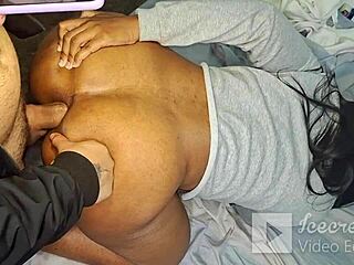 morena colombiana grita de placer con mi verga profunda en su culo