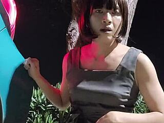 Watch shemale Ting Xuan pee and stroke outdoors!