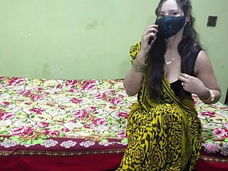 Pakistani aunty stuffs lover's lund deep in her tight gand