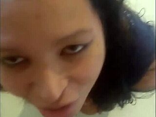 Colombian slut Deissy Yeraldine sucks cock swallows facial cum?