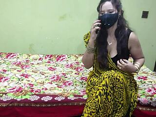 Pakistani aunty stuffs lover's lund deep in her tight gand