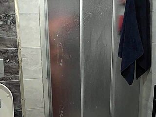 Won't tell stepdaughter if you dive into mommy's wet pussy now