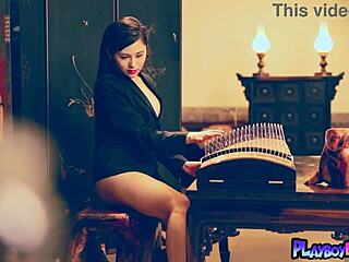 嘿看热情中国18+妹露毛逼